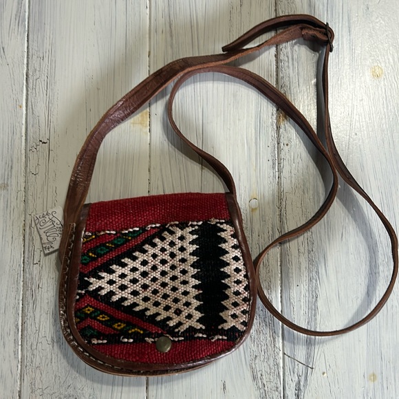 Free People Handbags - 🌺 Crossbody purse 👜